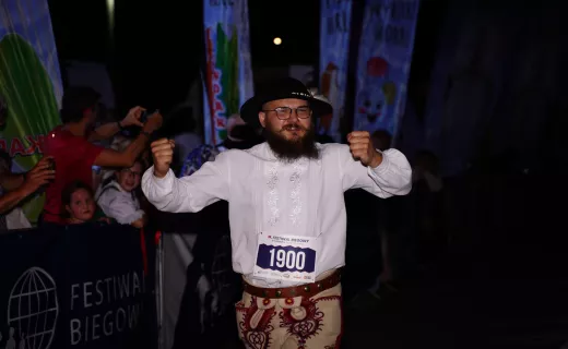 Pobiegli w strojach ludowych po zwycięstwo. Bieg Lachów i Górali rozpoczął 16. Festiwal Biegowy w Piwnicznej - 25